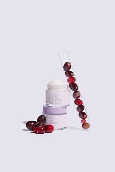 Ліфтинг крем-гель з ресвератролом та екстрактом журавлини Dr.Ceuracle Vegan Active Berry Lifting Cream 75 г 2818 фото